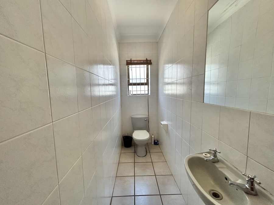 6 Bedroom Property for Sale in Wavecrest Eastern Cape